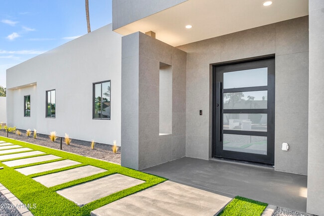 Building Photo - 5540 E Dahlia Dr