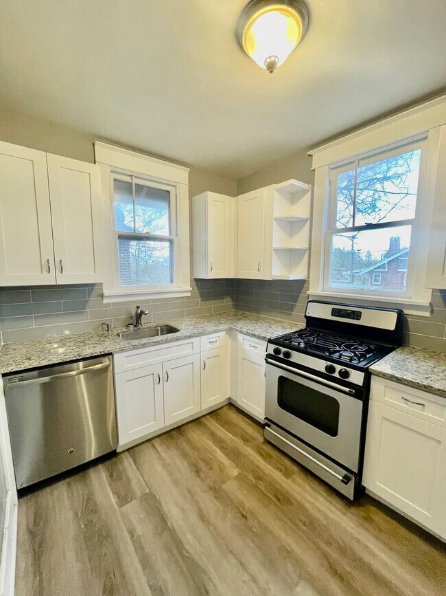 Building Photo - This beautiful 3-bedroom (2 conforming and...