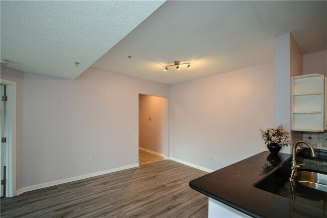 Building Photo - 955 Juniper St NE