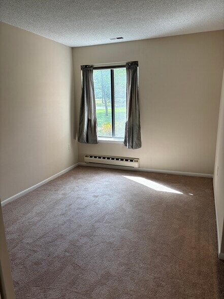 Building Photo - 15320 Pine Orchard Dr