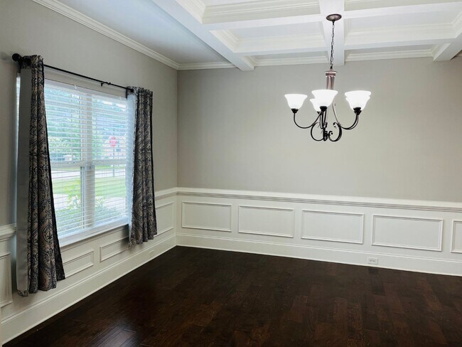 Building Photo - WOW! 5 bed, 4 full baths, brick exterior, ...