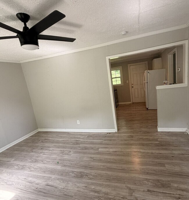 Building Photo - 1202 Cline Ave