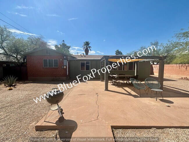 Building Photo - 3137 E Linden St
