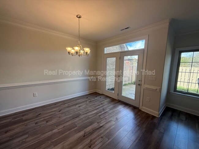 Building Photo - 3833 Thistleberry Rd