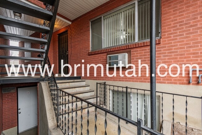 Building Photo - 2241 E Laney Ave