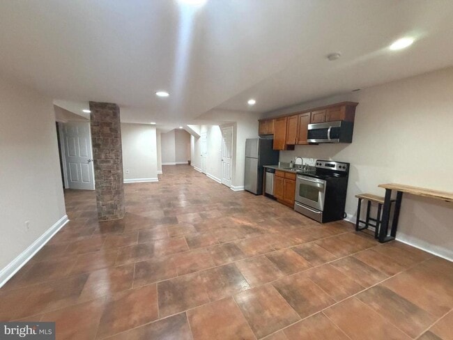 Building Photo - 728 18th St S