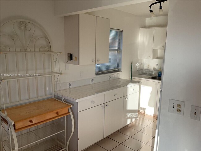 Building Photo - 516 Saxony Dr