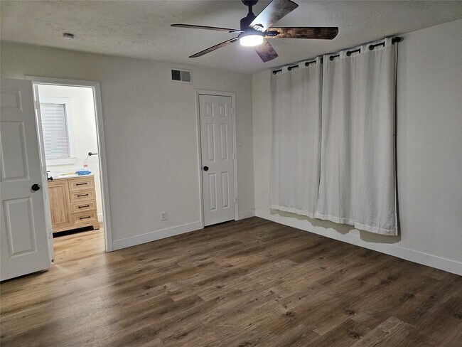 Building Photo - 6446 Brookside Dr