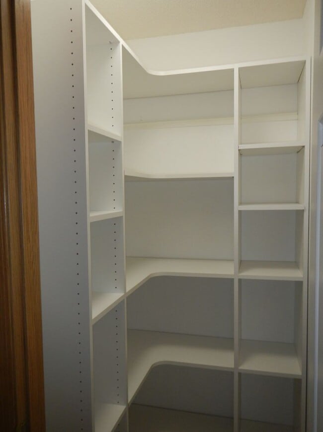 Building Photo - Nice 3 Bedroom 1.5 Bathroom Townhome in Hu...