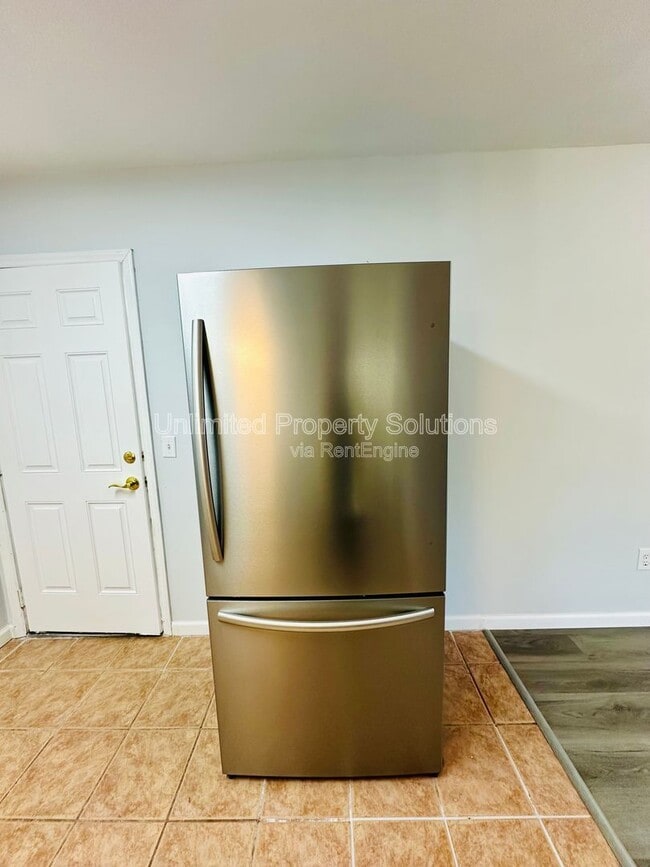 Building Photo - 420 Rose Ave