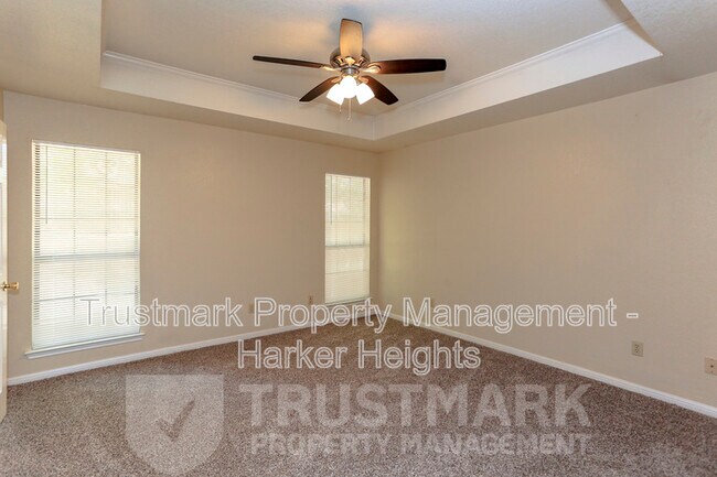 Building Photo - 800 Silver Creek Dr