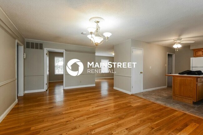 Building Photo - 3 Bedroom Pet-Friendly Home in Florissant, MO with Main Street Renewal