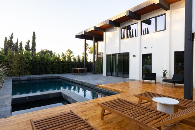 Building Photo - 11558 Duque Dr