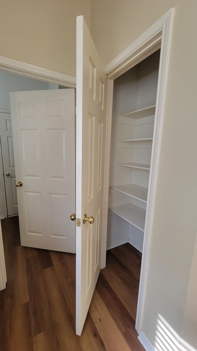 Building Photo - 1606 Jennifer Dr