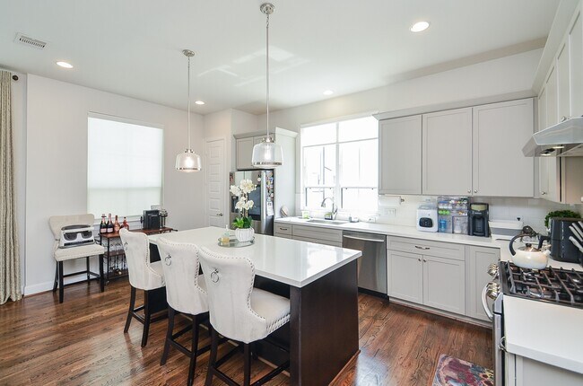 Building Photo - 2812 Grand Fountains Dr
