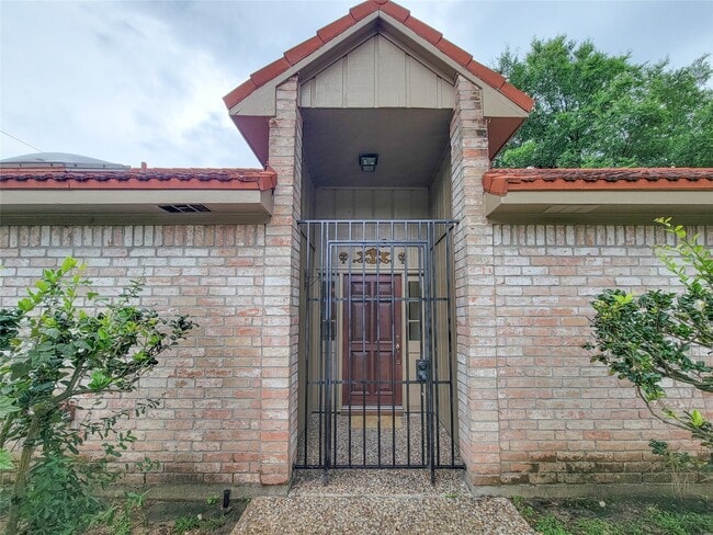 Building Photo - 12800 Briar Forest Dr