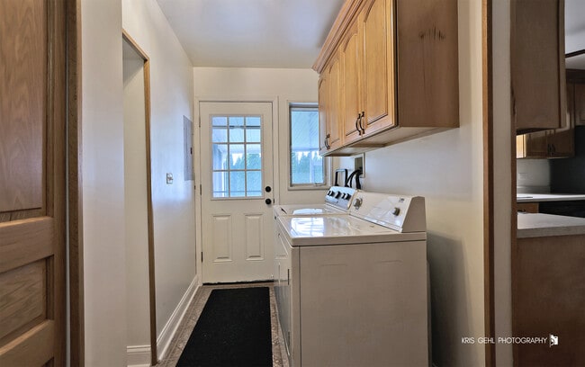 Building Photo - 455 Morgan Ln
