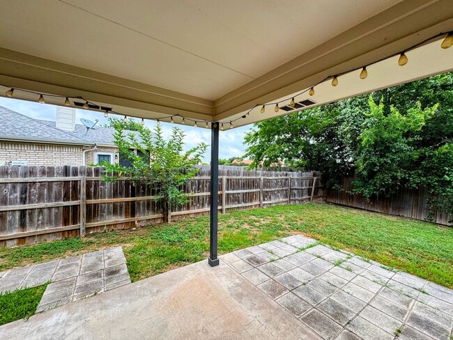 Building Photo - 208 W Blancas Dr
