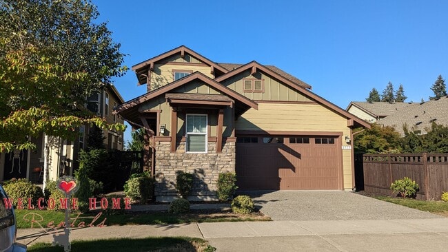 Building Photo - Beautiful open floorplan with FOUR large bedrooms and a cute office!!  AIR CONDITIONING!!!  NEW C...