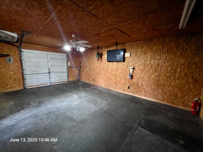 Building Photo - Charming 3 bedroom on a huge lot - Boulder...