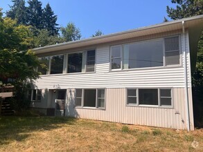 Building Photo - Spacious 2-level 4BD/2BA Campus Home!