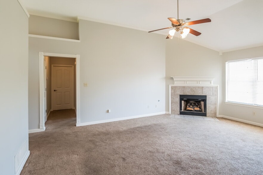 Building Photo - 6254 Ravenwood Park Dr N