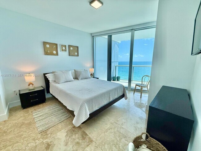 Building Photo - 17001 Collins Ave