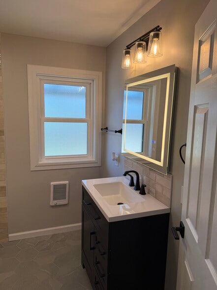 Building Photo - 301 Holland St