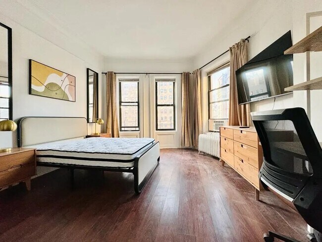 Building Photo - Furnished room/NOT APARTMENT