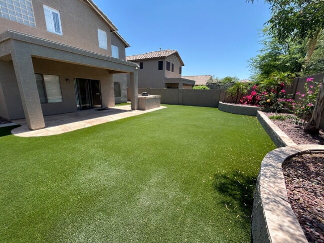 Building Photo - Pets Welcome. Turf backyard. Quiet cul-de-sac lot. Bonus Room/loft. 3 blocks to award winning Ant...