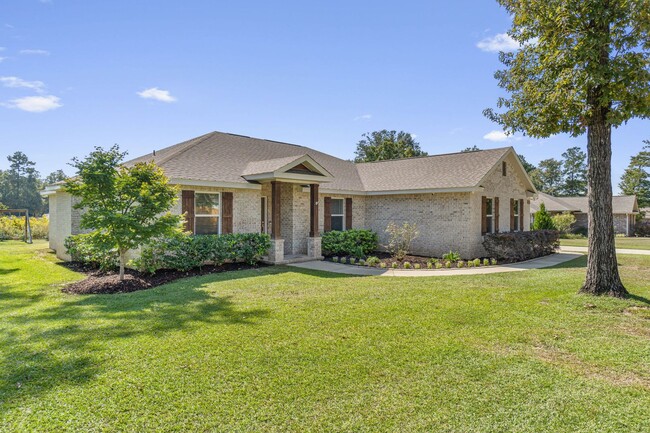 Building Photo - Home in Lake Arthur Estates!