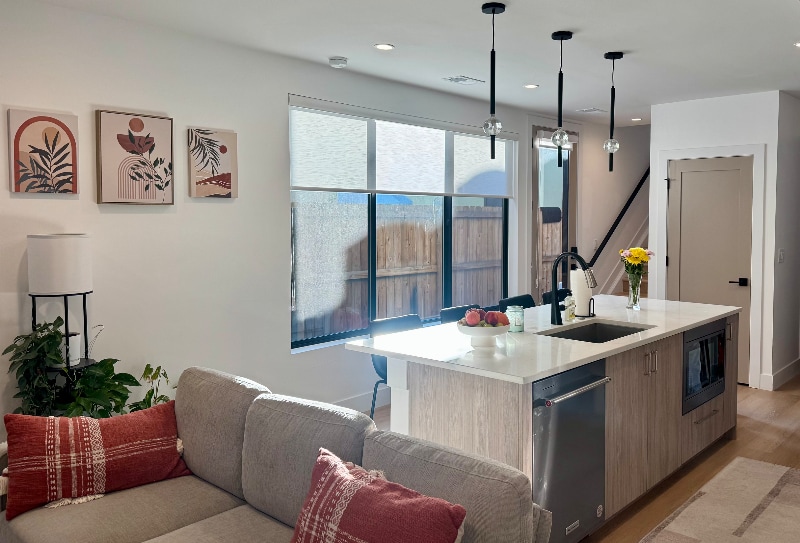 Primary Photo - 3433 Lawrence St