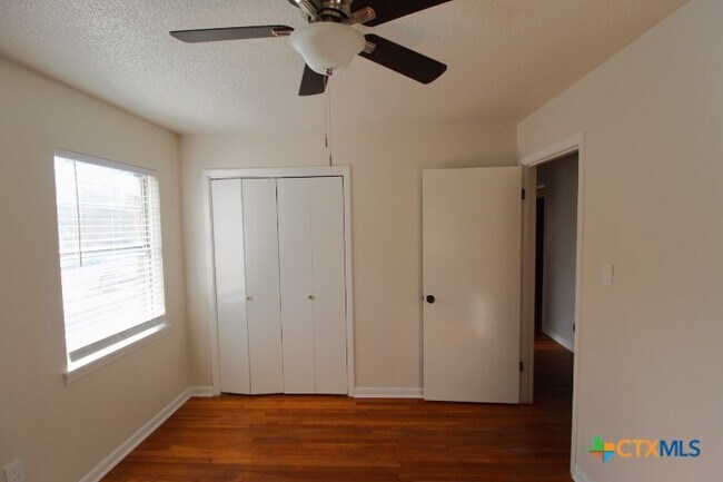 Building Photo - 1103 Robertson Ave