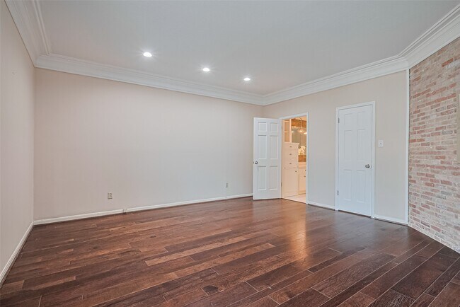 Building Photo - 4305 Westheimer Rd