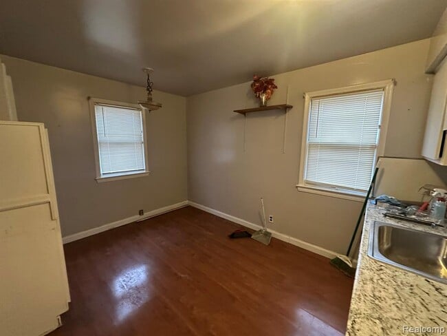 Building Photo - 7785 Mettetal St