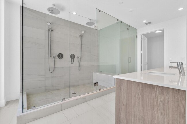 Building Photo - Stunning High-Rise Condo with Ocean Views | Prime Beach Location