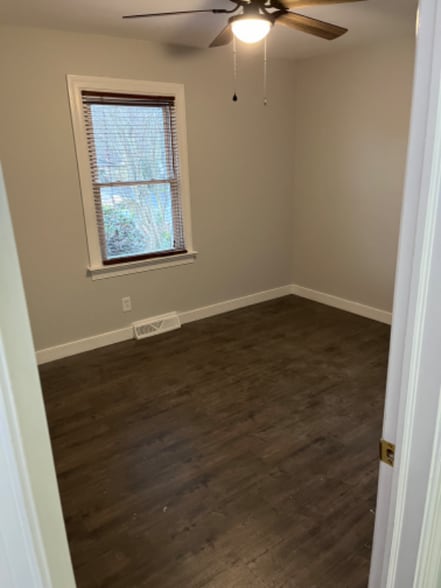 Building Photo - 3225 Hollyglen Ct
