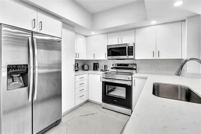 Building Photo - 17375 Collins Ave