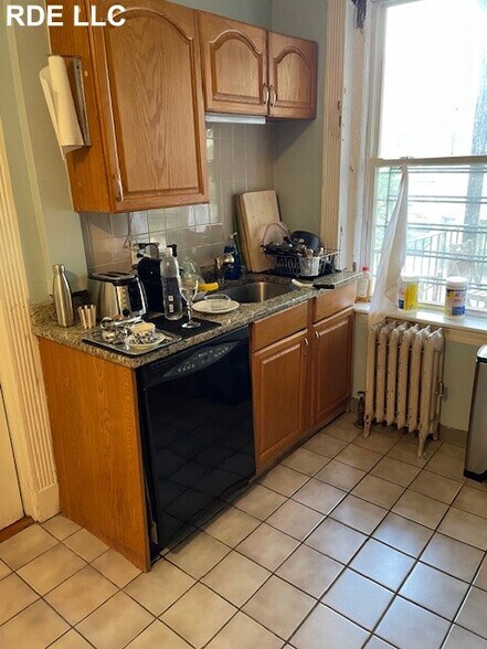 Primary Photo - 158 Kelton St