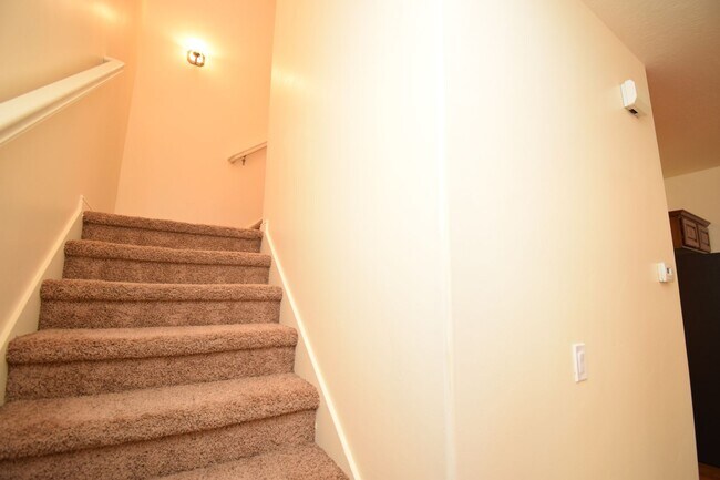 Building Photo - Modern 4 bed Home in Prime West Valley Location!!