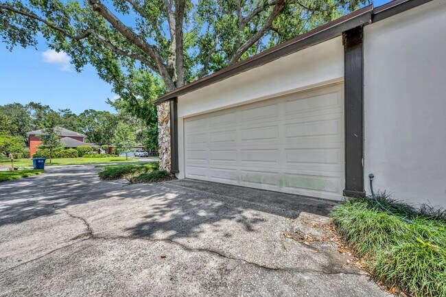 Building Photo - Waterbridge Stunner