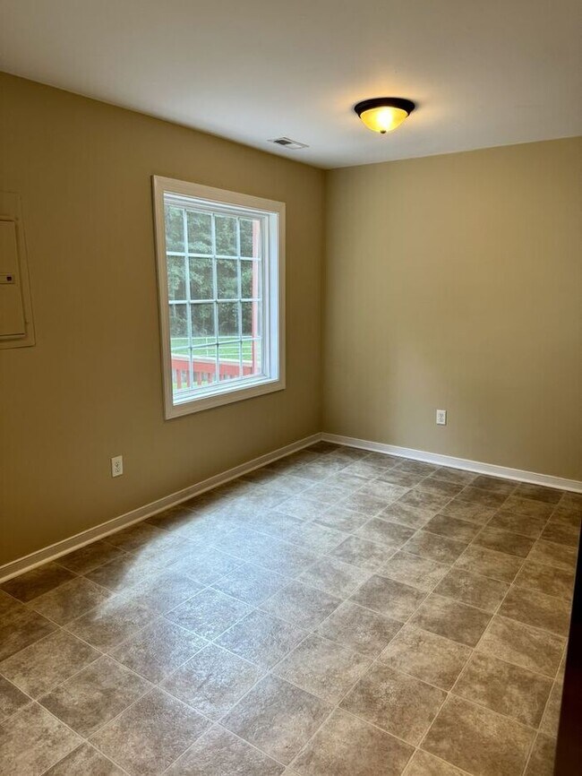 Building Photo - Charming 4-Bedroom, 2-Bathroom Cape Cod located in the highly sought-after Midlothian area of Che...