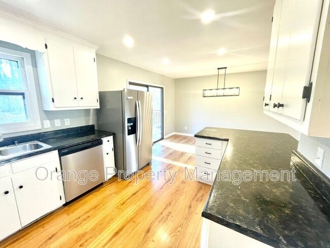 Building Photo - 328 Wellington Way