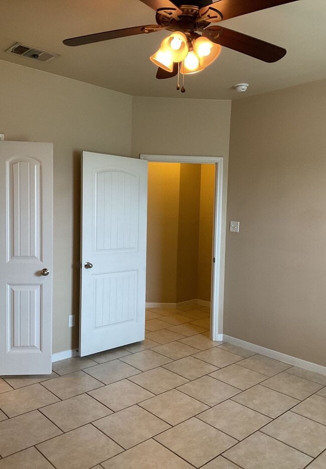 Building Photo - 4610 Cambridge Dr