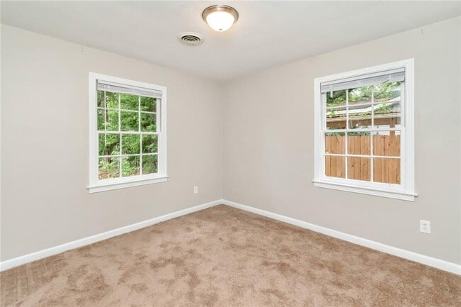 Building Photo - 5416 Hilltop Dr N