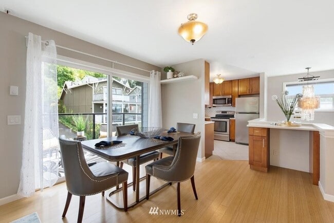 Building Photo - Spacious 2 Bedroom Condo in Queen Anne available NOW for $3550!