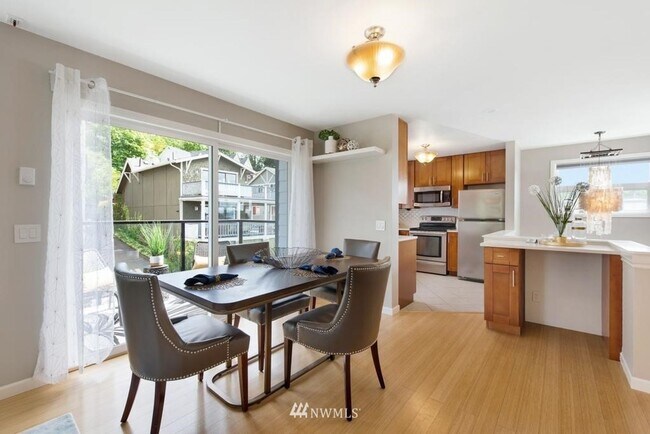 Building Photo - Spacious 2 Bedroom Condo in Queen Anne available NOW for $3650!