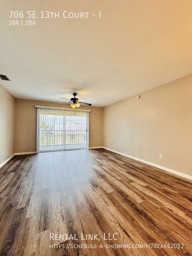 Building Photo - 706 SE 13th Ct