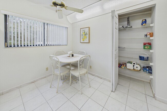 Building Photo - 15451 Pembridge Dr