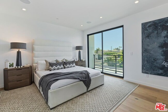 Building Photo - 7273 W Hazel Ct